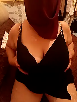 Snapshot of mayakhalyfaa chatting on 09/24/25, 10:57 mayakhalyfaa online show from 09/24/25, 10:57