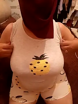 Snapshot of mayakhalyfaa chatting on 09/28/25, 10:53 mayakhalyfaa online show from 09/28/25, 10:53