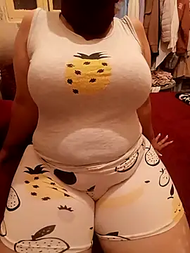 Snapshot of mayakhalyfaa chatting on 10/08/25, 10:51 mayakhalyfaa online show from 10/08/25, 10:51