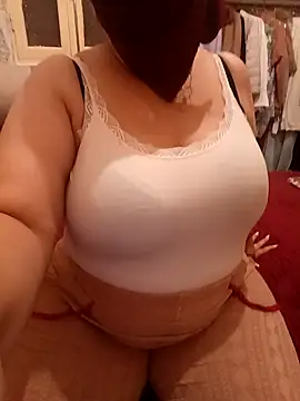 Snapshot of mayakhalyfaa chatting on 10/13/25, 07:36 mayakhalyfaa online show from 10/13/25, 07:36