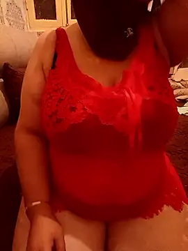 Snapshot of mayakhalyfaa chatting on 10/28/25, 10:23 mayakhalyfaa online show from 10/28/25, 10:23