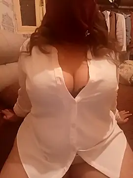 Snapshot of mayakhalyfaa chatting on 10/31/25, 12:33 mayakhalyfaa online show from 10/31/25, 12:33