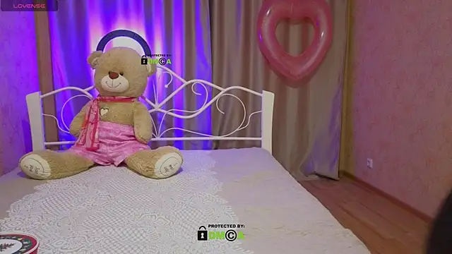 Snapshot of Berkova_L chatting on 10/27/25, 07:51 Berkova L online show from 10/27/25, 07:51