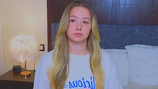 Snapshot of LeeAmy chatting on 09/28/25, 08:47 LeeAmy online show from 09/28/25, 08:47