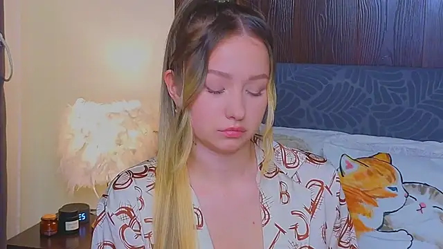 Snapshot of LeeAmy chatting on 10/19/25, 06:30 LeeAmy online show from 10/19/25, 06:30