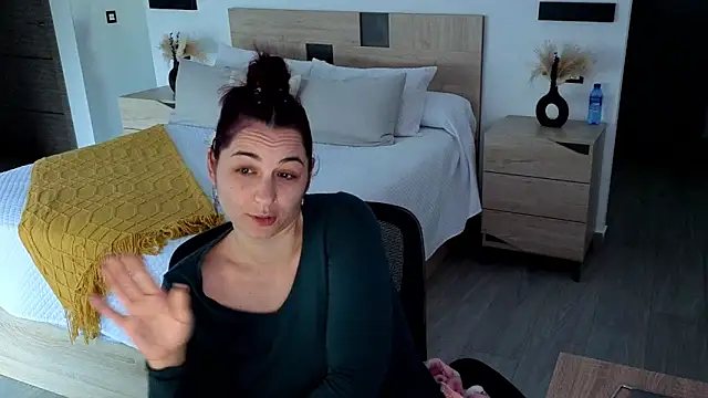 Snapshot of morninglorytv chatting on 03/02/26, 07:15 morninglorytv online show from 03/02/26, 07:15