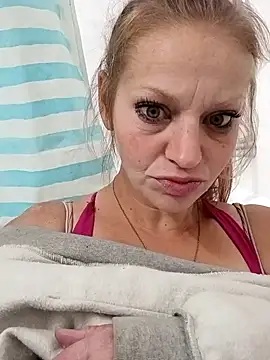 Snapshot of IrishGoddess69247 chatting on 01/17/26, 02:33 IrishGoddess69247 online show from 01/17/26, 02:33