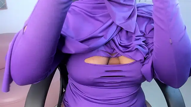 yasmin elite online show from 10/10/25, 10:03