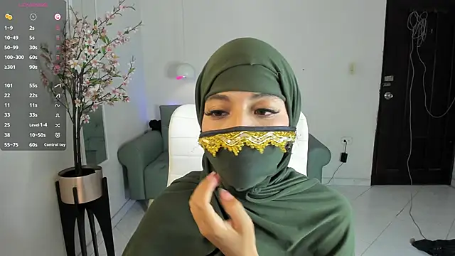 leila whisper online show from 09/10/25, 06:52