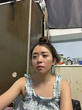 Snapshot of Minee1202 chatting on 05/20/26, 02:18 Minee1202 online show from 05/20/26, 02:18