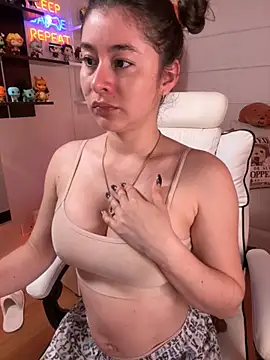 Snapshot of Sharon_07 chatting on 11/15/25, 11:43 Sharon 07 online show from 11/15/25, 11:43