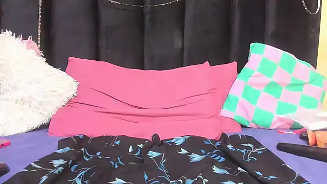 AmazingDarkDoll online show from 04/15/26, 10:32