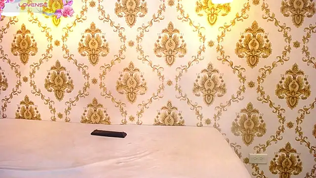 EMILYY WALKER online show from 10/01/25, 12:11