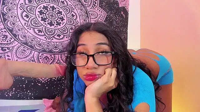 Snapshot of EMILYY_WALKER chatting on 06/03/26, 12:52 EMILYY WALKER online show from 06/03/26, 12:52