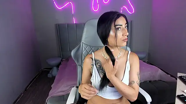 Emma and Issac online show from 02/25/26, 09:13