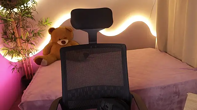 Emma and Issac online show from 04/09/26, 10:15