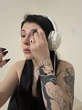 Snapshot of Privad_ravenna chatting on 09/19/25, 04:58 Privad ravenna online show from 09/19/25, 04:58