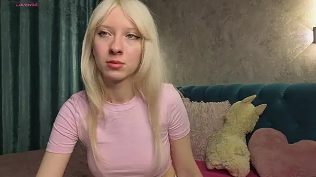 Snapshot of BubugAgaska chatting on 10/15/25, 07:14 BubugAgaska online show from 10/15/25, 07:14