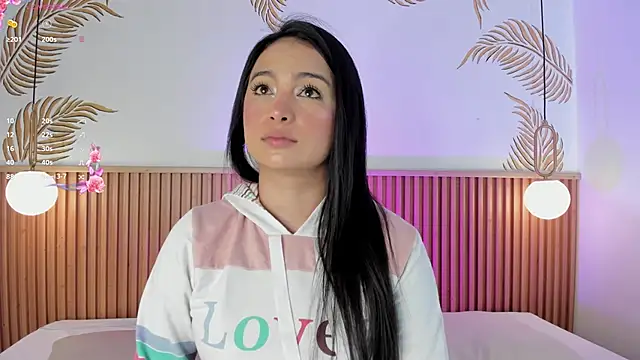 Snapshot of Valleriie_ chatting on 06/01/26, 04:41 Valleriie online show from 06/01/26, 04:41