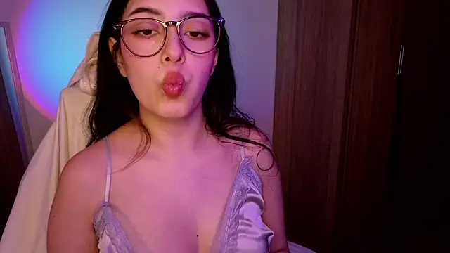 Snapshot of immisssilver chatting on 09/10/25, 02:44 immisssilver online show from 09/10/25, 02:44