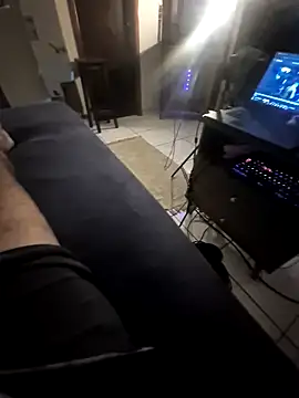 Snapshot of TrisalQuente chatting on 02/14/26, 01:24 TrisalQuente online show from 02/14/26, 01:24