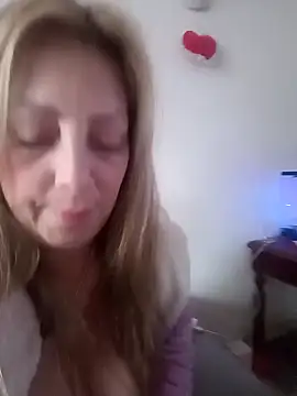 Estefania Arce online show from 10/19/25, 08:42