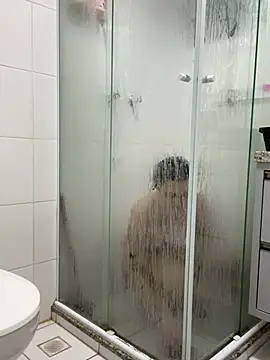 yumi-hot online show from 04/06/26, 04:52