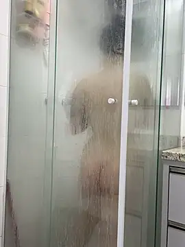 yumi-hot online show from 04/16/26, 03:35