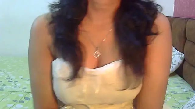 Snapshot of SONIYA_47 chatting on 05/08/26, 03:39 SONIYA 47 online show from 05/08/26, 03:39