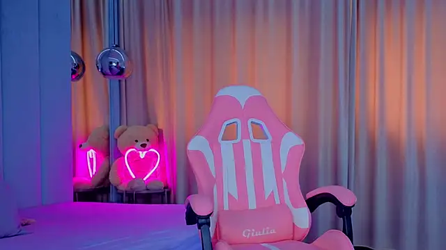 Reina Cummings online show from 11/05/25, 06:46