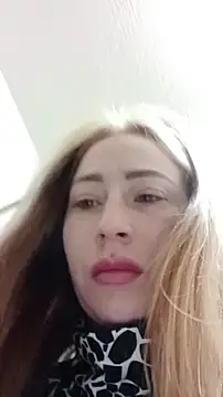 Reina Cummings online show from 12/04/25, 05:39