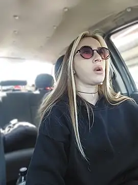 Reina Cummings online show from 04/06/26, 08:59