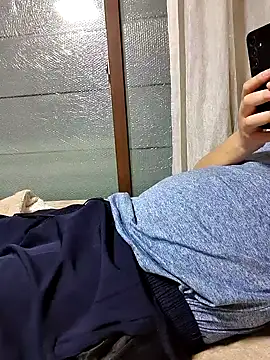 starvingo2002 online show from 12/18/25, 08:53