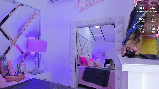 Snapshot of megann__up chatting on 10/10/25, 03:27 megann  up online show from 10/10/25, 03:27