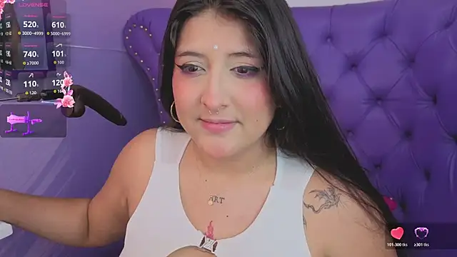 Snapshot of megann__up chatting on 05/17/26, 12:23 megann up online show from 05/17/26, 12:23