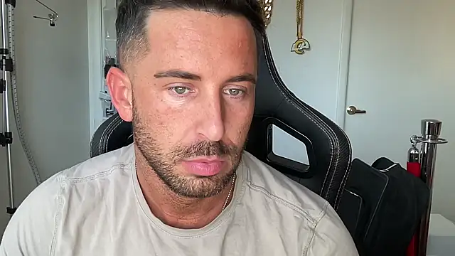 brettmycles28 online show from 06/01/26, 01:24