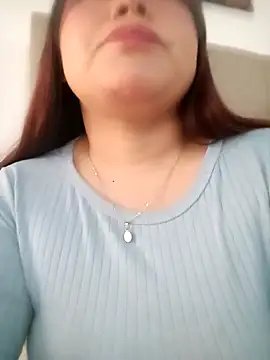 Snapshot of LucyPetit chatting on 09/29/25, 01:27 LucyPetit online show from 09/29/25, 01:27