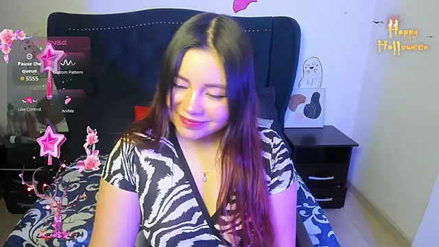 Snapshot of LucyPetit chatting on 10/15/25, 01:33 LucyPetit online show from 10/15/25, 01:33