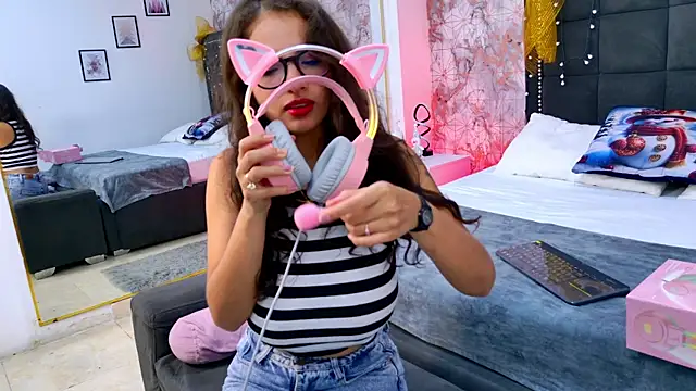 Angelique Angell online show from 12/19/25, 07:54