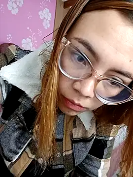 AlissonPeach01 online show from 11/05/25, 12:27