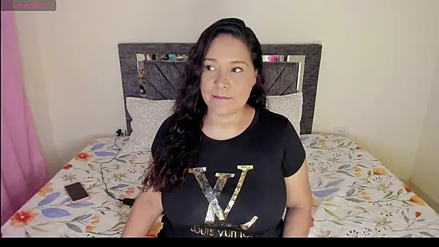 Laurasofia01 online show from 03/12/26, 01:34