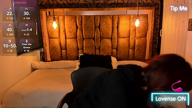 Isa Thompson   online show from 10/25/25, 12:02