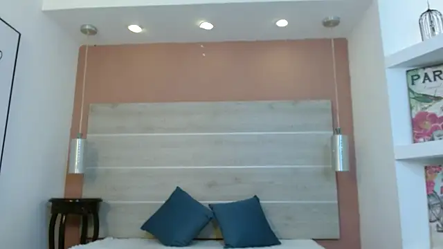 AlexandraCambell online show from 04/15/26, 07:58