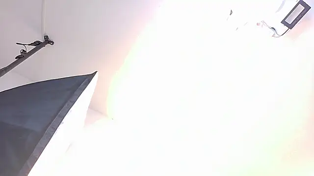 Snapshot of AlexandraCambell chatting on 05/17/26, 07:50 AlexandraCambell online show from 05/17/26, 07:50