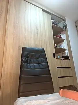 NIQUEILLA8 online show from 10/19/25, 12:44