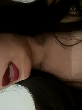 Snapshot of yaraline chatting on 10/30/25, 08:42 yaraline online show from 10/30/25, 08:42