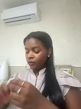 Snapshot of tayzinhaaa chatting on 07/21/26, 04:53 tayzinhaaa online show from 07/21/26, 04:53