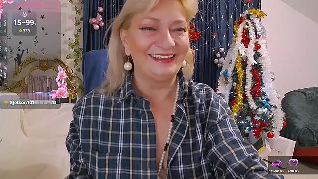 Snapshot of HypnotikCate chatting on 12/21/24, 03:03 HypnotikCate online show from 12/21/24, 03:03