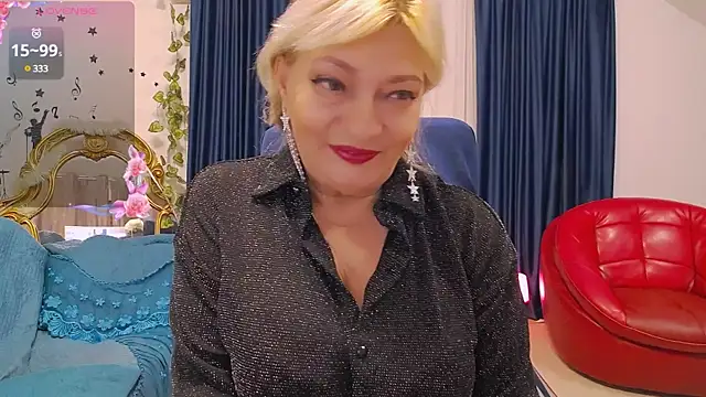 Snapshot of HypnotikCate chatting on 01/11/25, 04:06 HypnotikCate online show from 01/11/25, 04:06