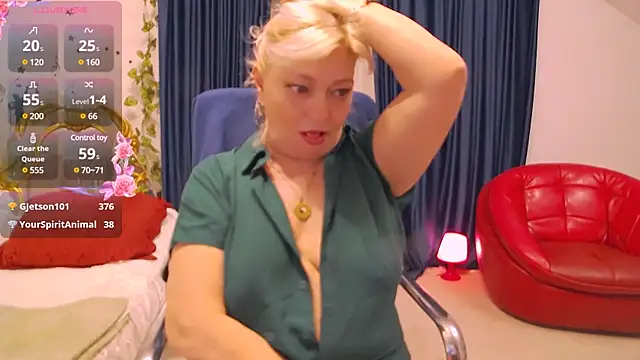 Snapshot of HypnotikCate chatting on 02/20/25, 03:01 HypnotikCate online show from 02/20/25, 03:01